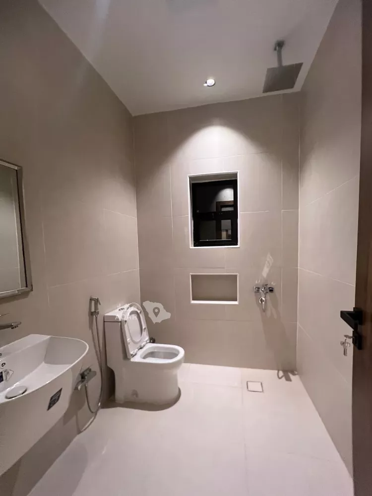 Floor for Sale in Riyadh Okaz 17