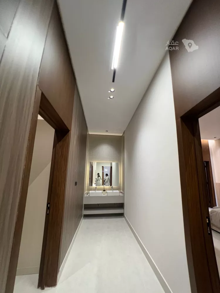 Floor for Sale in Riyadh Okaz 13