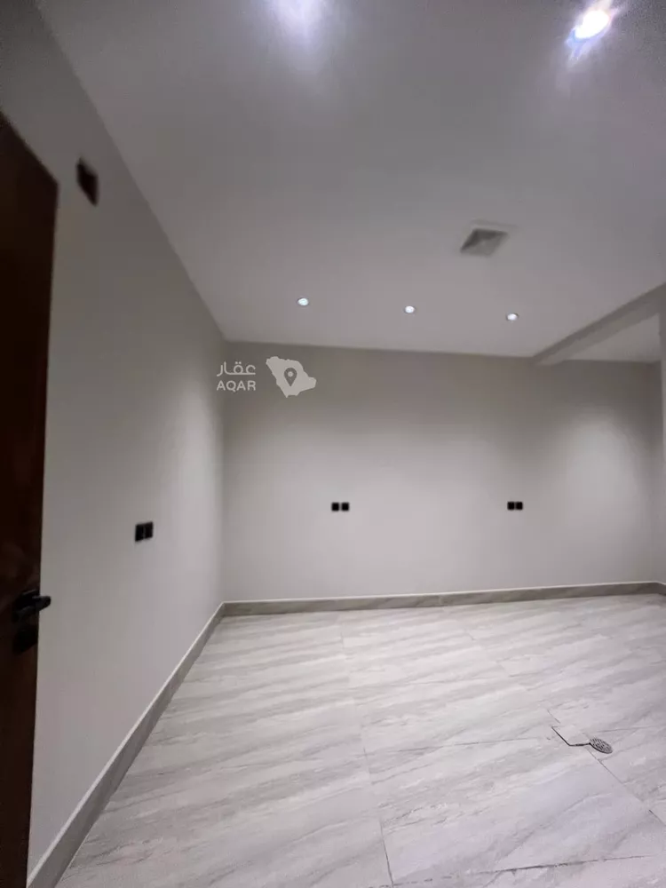 Floor for Sale in Riyadh Dirab 4
