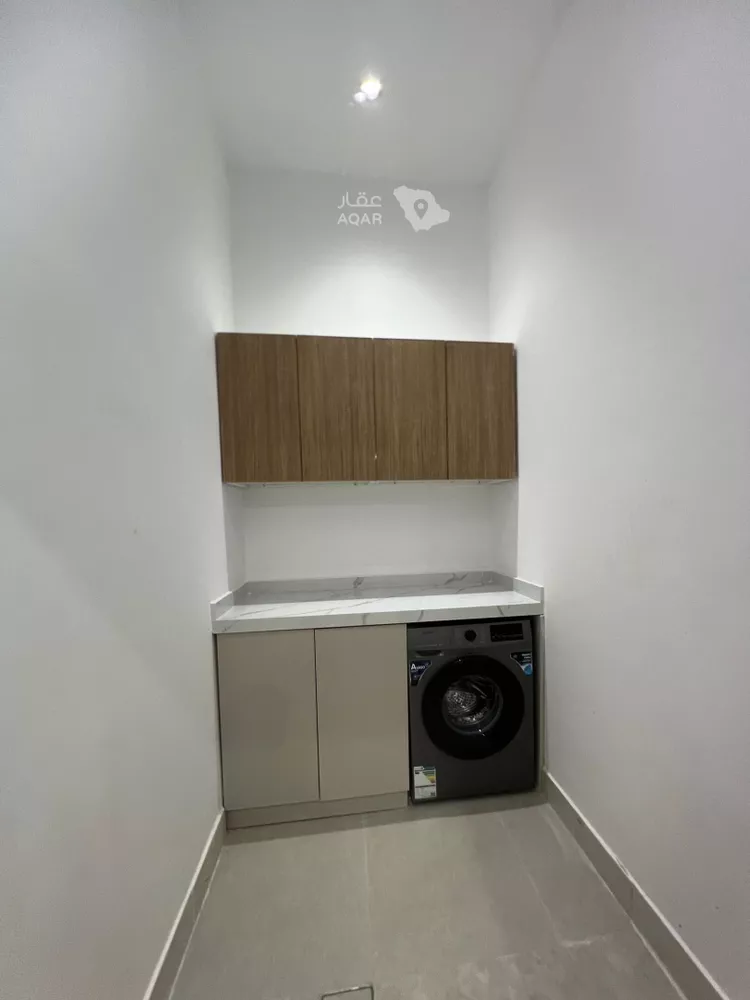 Floor for Sale in Riyadh Okaz 16