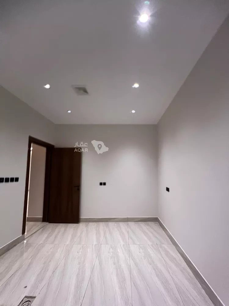 Floor for Sale in Riyadh Dirab 20