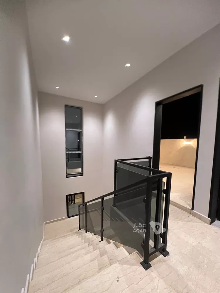 Floor for Sale in Riyadh Dirab 8