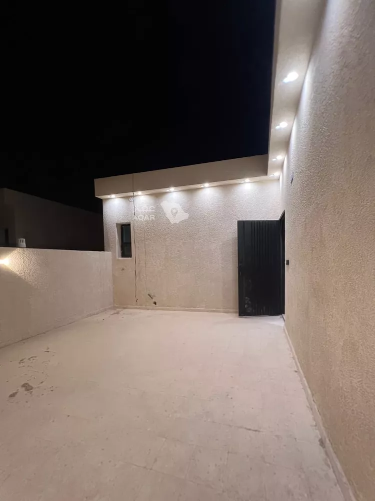 Floor for Sale in Riyadh Dirab 21