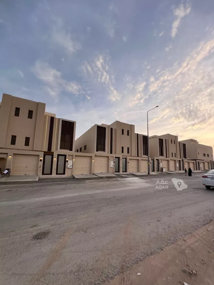 Floor for Sale in Riyadh Okaz ุตูุฑุฉ 3