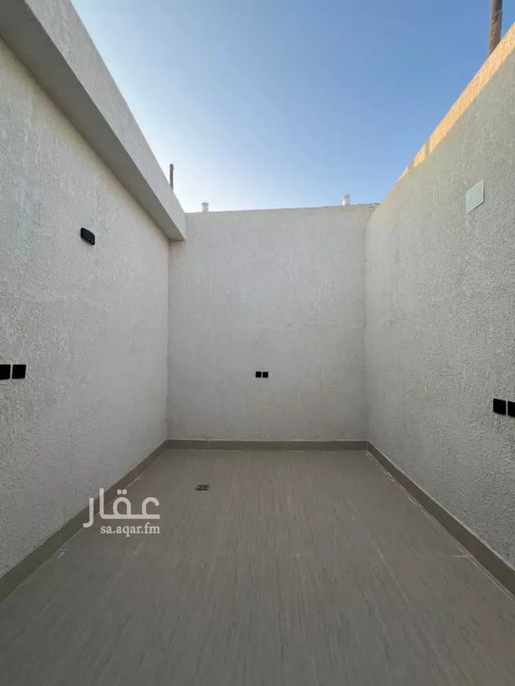 Floor for Sale in Riyadh Dirab 9