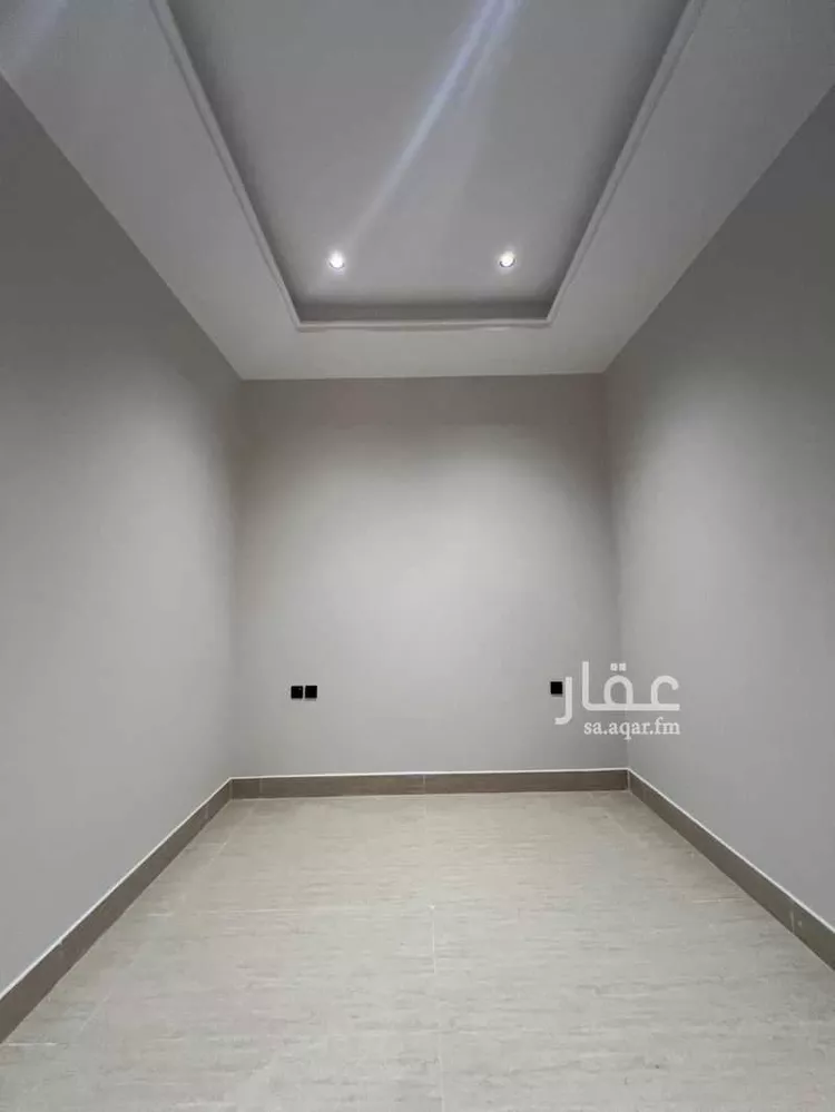 Floor for Sale in Riyadh Dirab 18