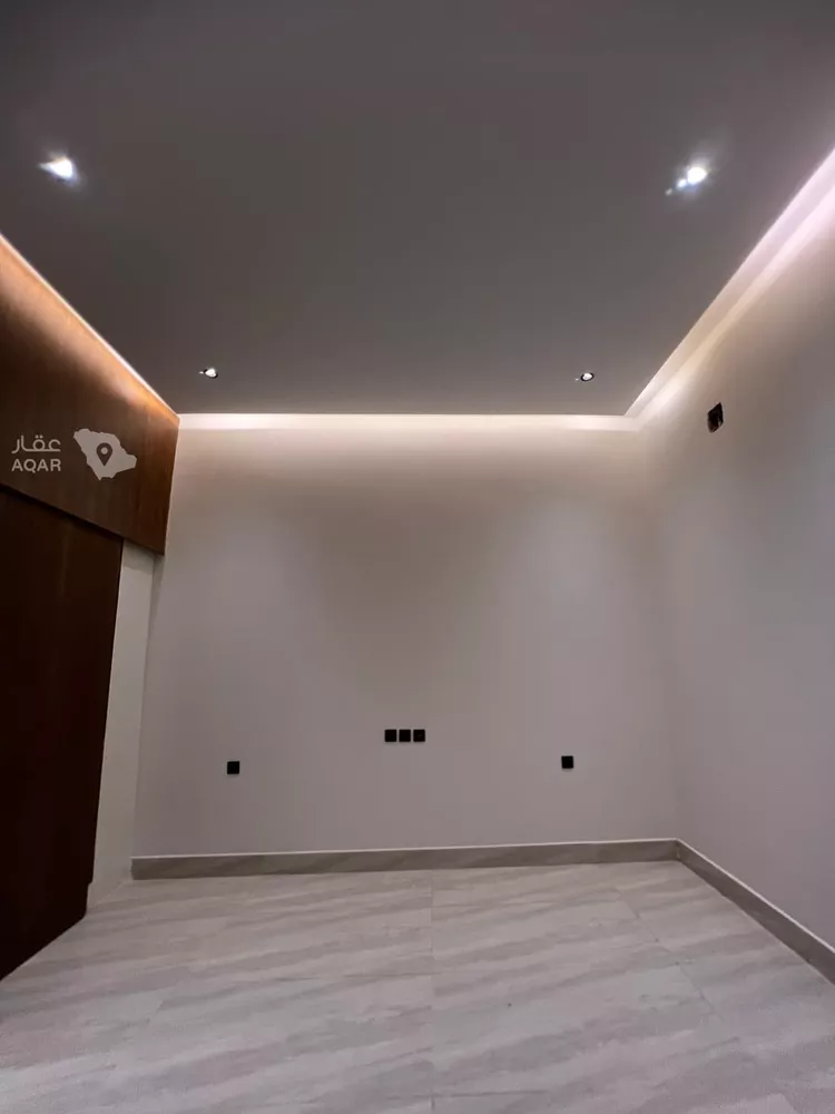Floor for Sale in Riyadh Dirab 18