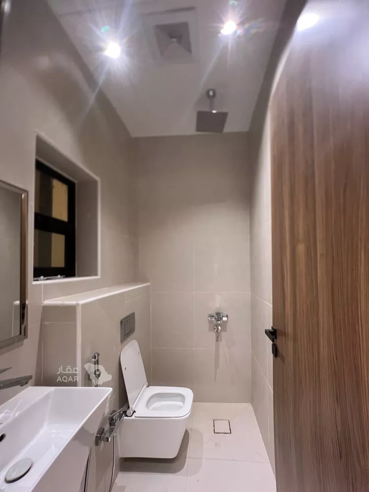 Floor for Sale in Riyadh Okaz 18