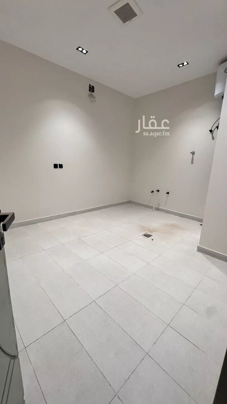 دور للبيع في شارع محمد بن الأزهر, حي بدر, مدينة الرياض, منطقة الرياض 9