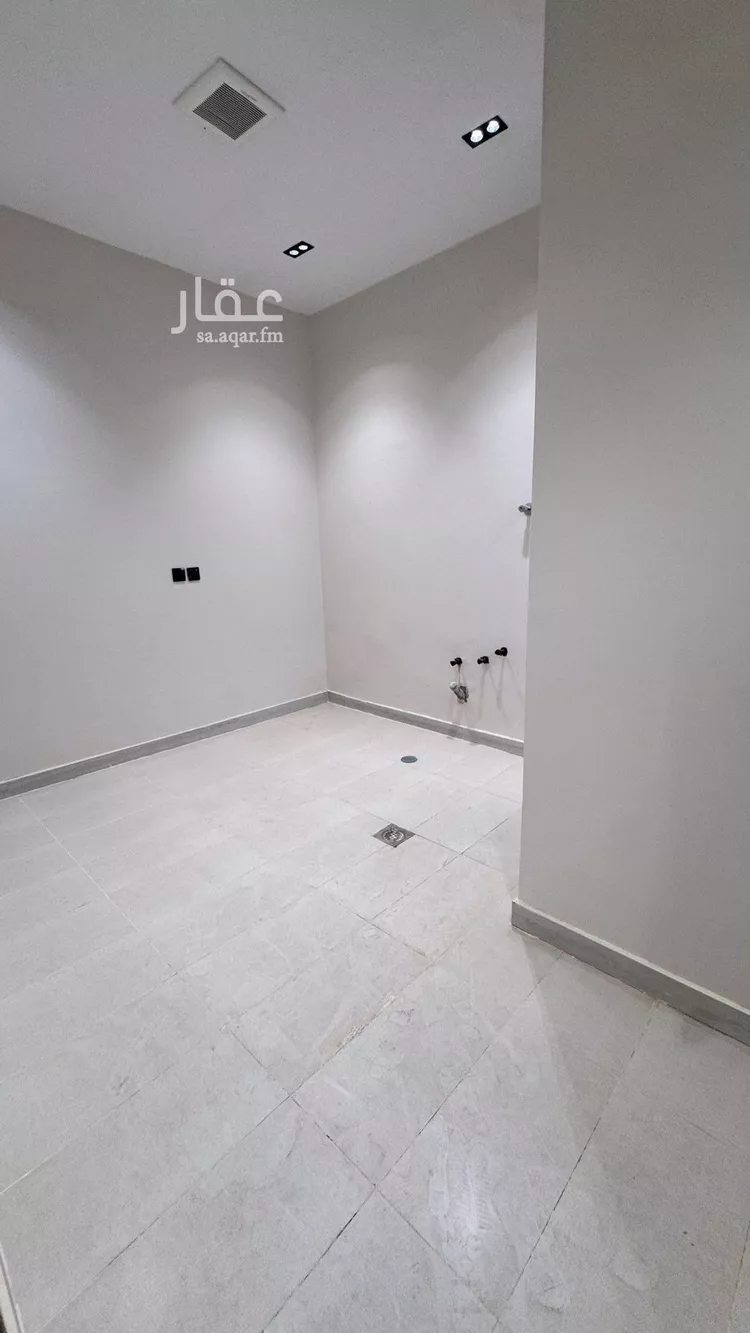 دور للبيع في شارع عبدالله بن ابيه, حي بدر, مدينة الرياض, منطقة الرياض 9
