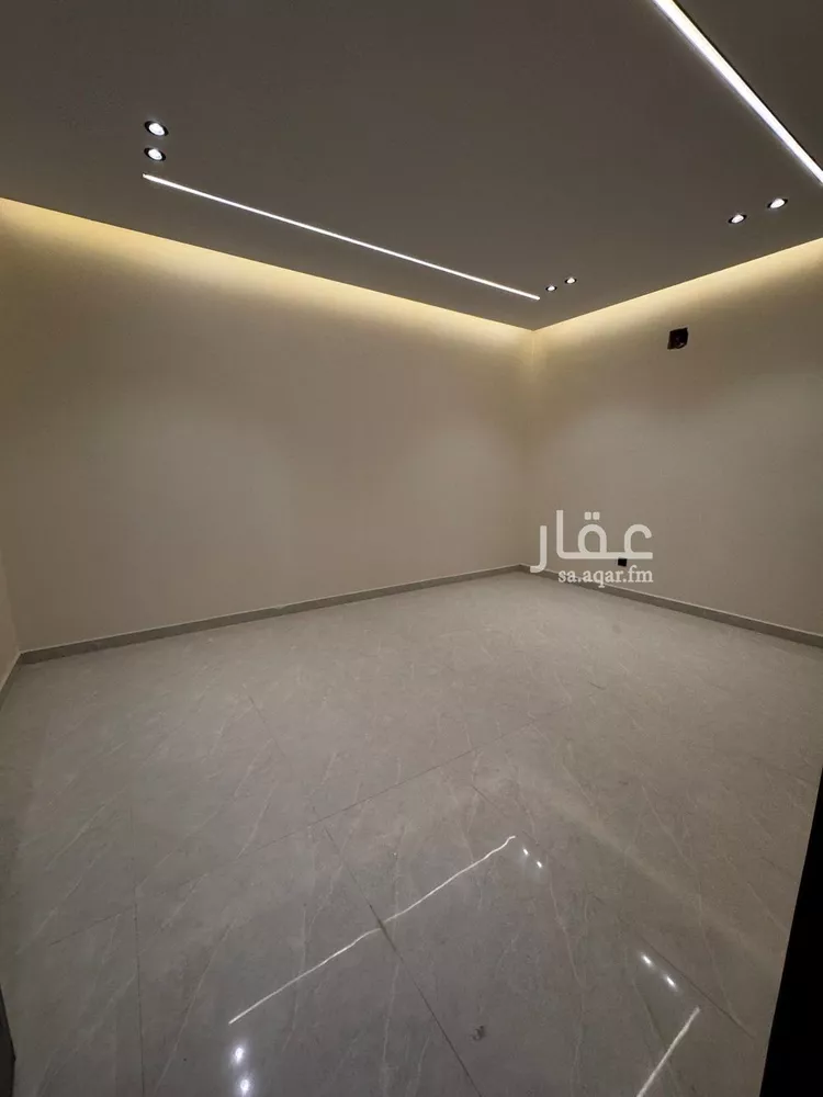 فيلا للبيع في شارع أحمد بن محمد العيالي, حي عكاظ, مدينة الرياض, منطقة الرياض 13