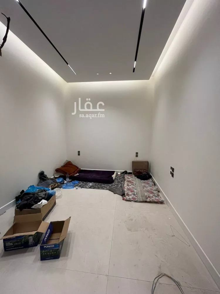 فيلا للبيع في شارع أبي الحسن الأسفرائيني, حي المهدية, مدينة الرياض, منطقة الرياض صورة 3