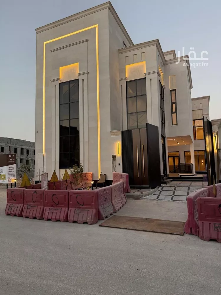 فيلا للبيع في شارع أحمد بن الرملي, حي المهدية, مدينة الرياض, منطقة الرياض صورة 2