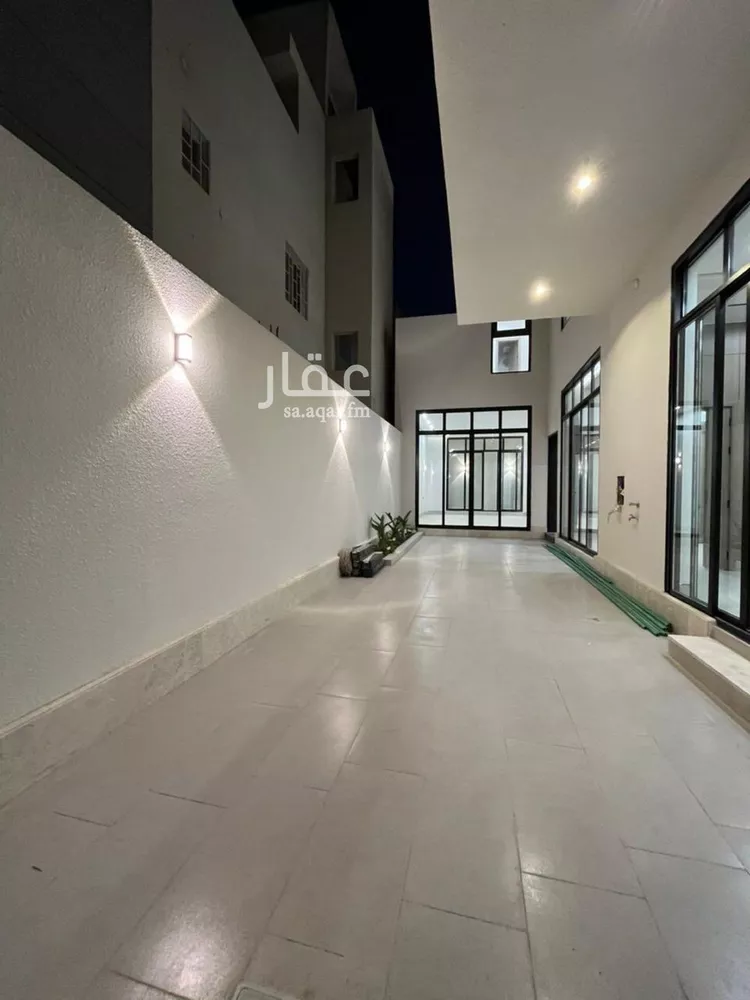 فيلا للبيع في شارع أحمد بن الحسن الأنصاري, حي المهدية, مدينة الرياض, منطقة الرياض 8