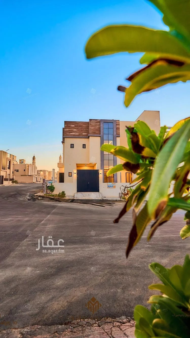 فيلا للبيع في شارع أحمد بن الحسن الأنصاري, حي المهدية, مدينة الرياض, منطقة الرياض صورة 3