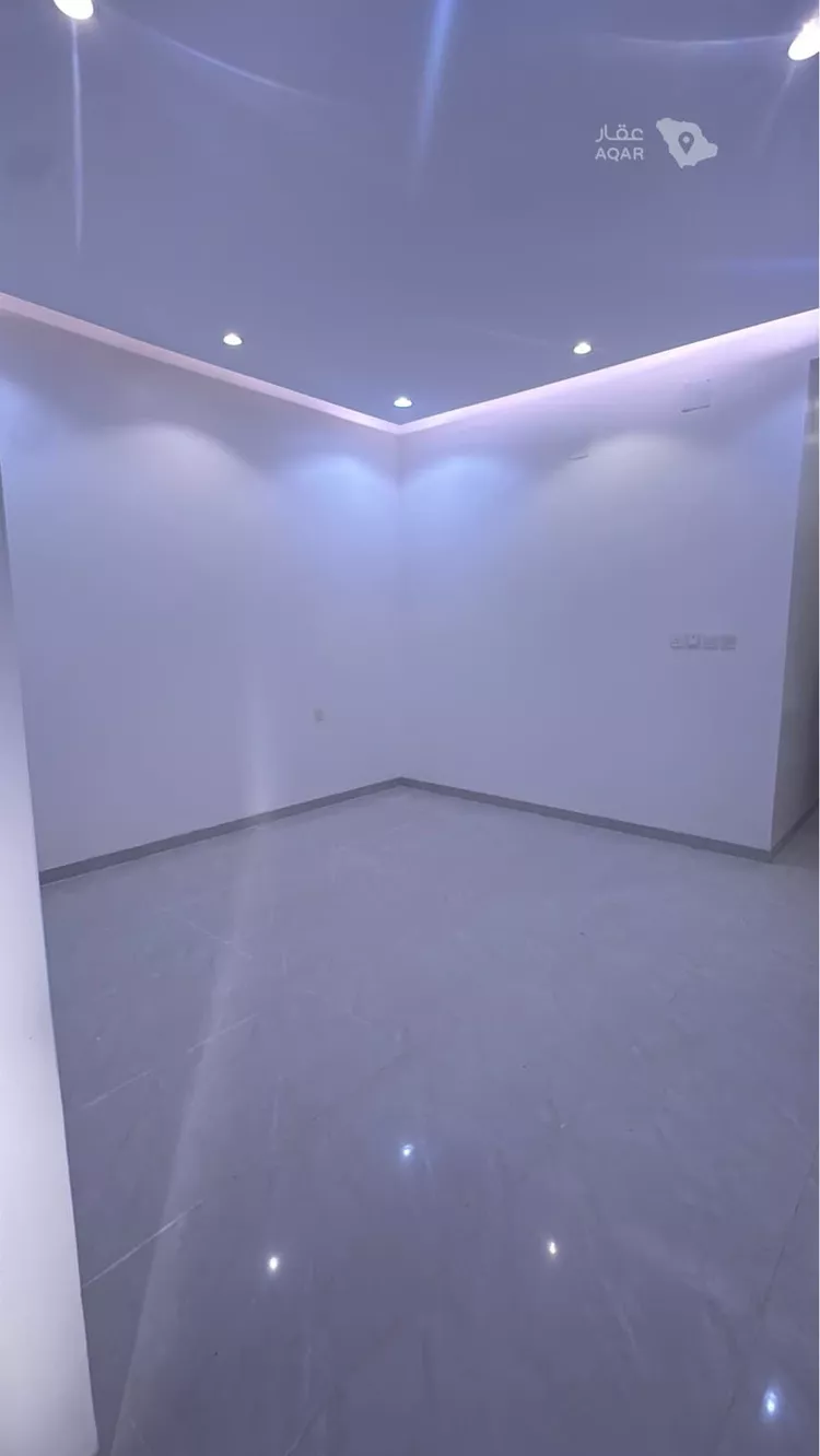 Floor for Sale in Al Muzahimiyah Al Ulaya 4