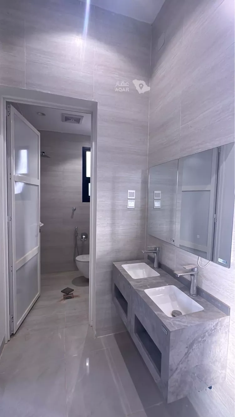 Floor for Sale in Al Muzahimiyah Al Ulaya 2