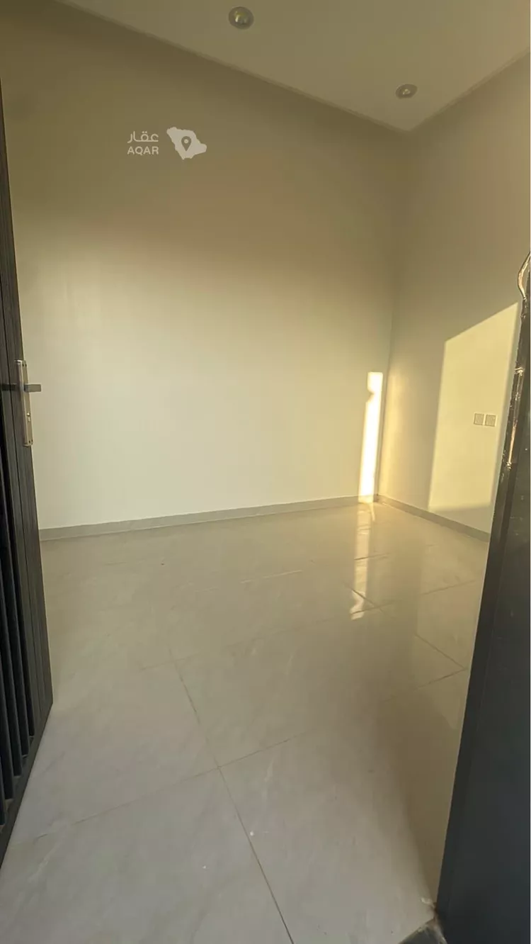Floor for Sale in Al Muzahimiyah Al Ulaya 7