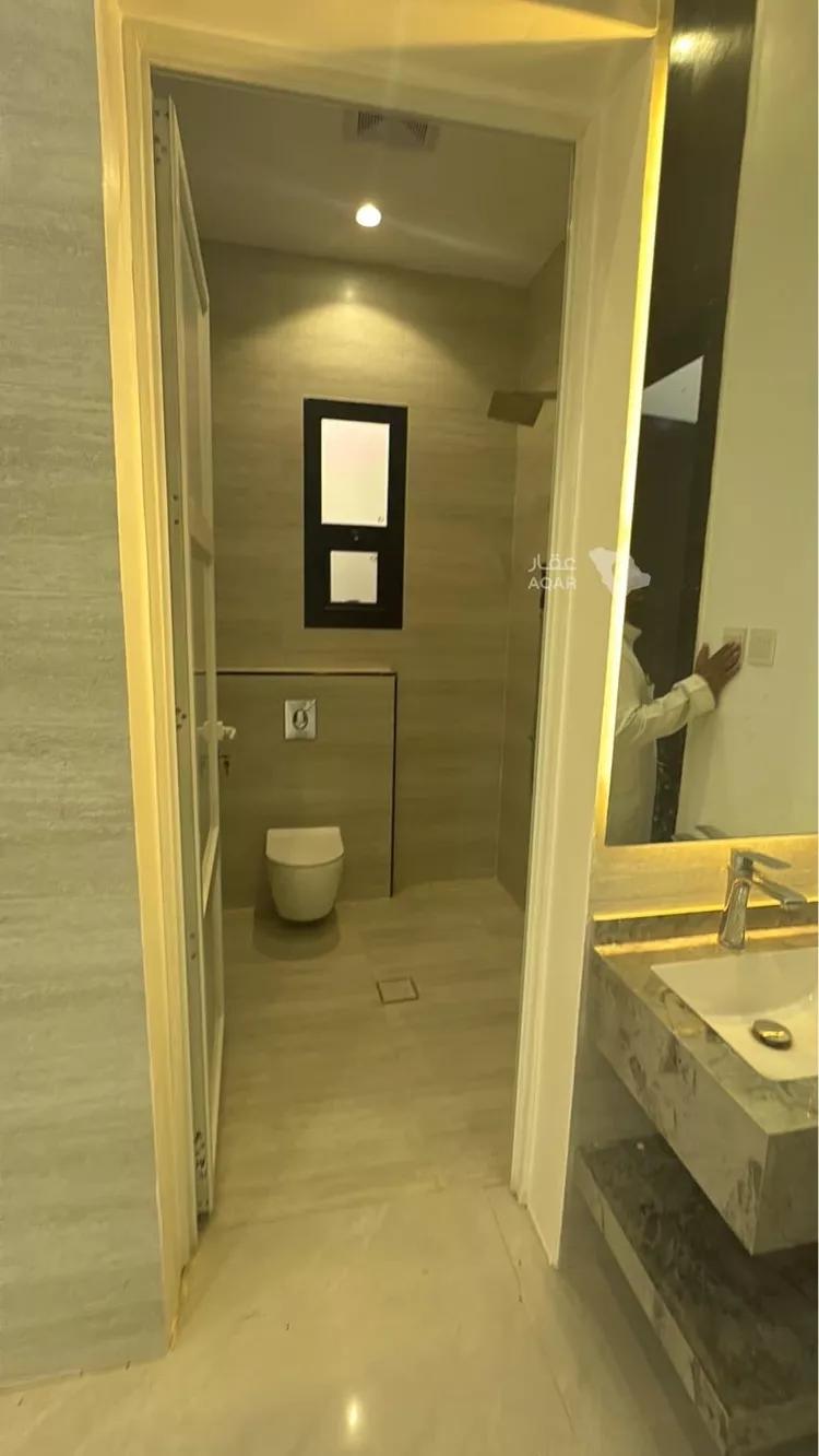 Floor for Sale in Al Muzahimiyah Al Ulaya 3