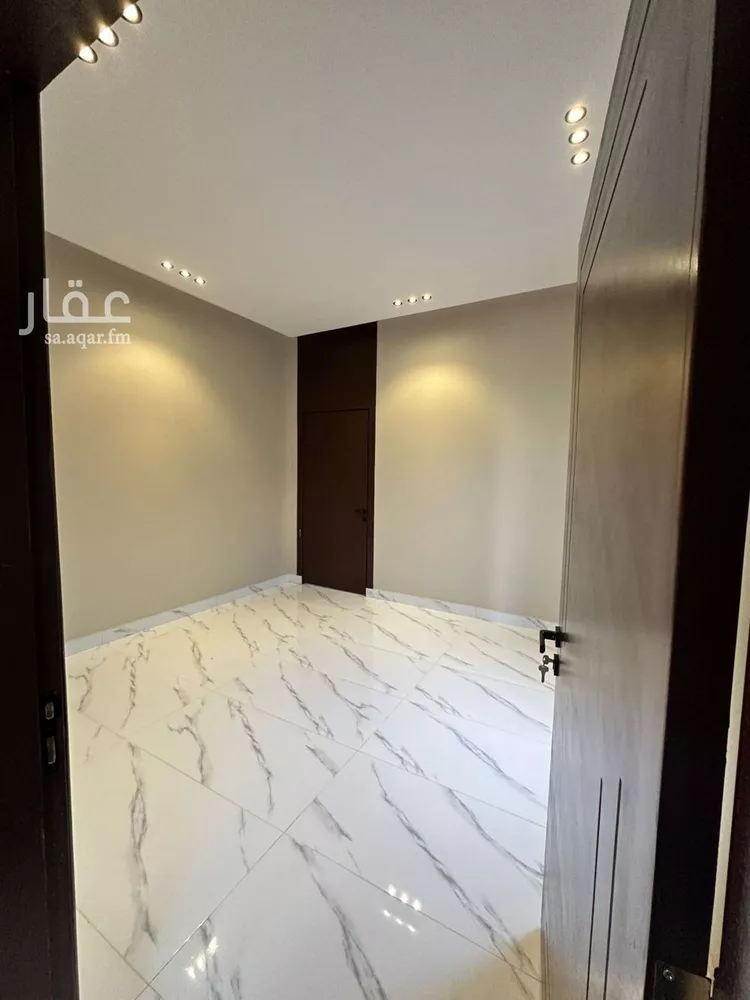 دور للبيع في شارع النفوذ, حي عكاظ, مدينة الرياض, منطقة الرياض صورة 5
