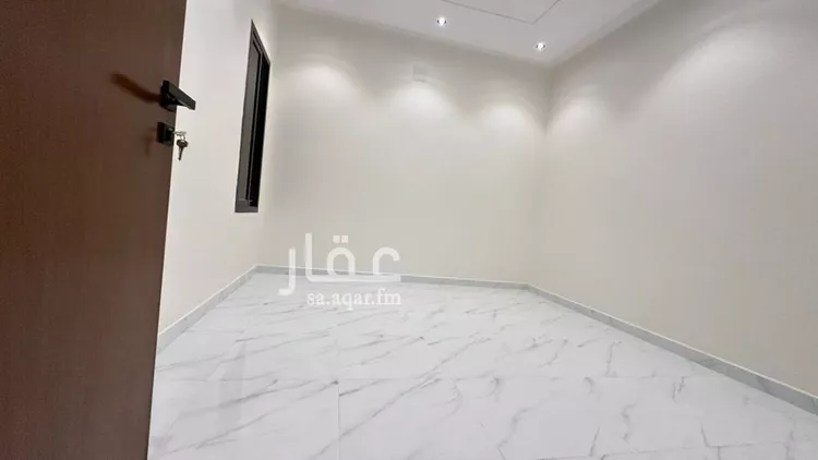 دور للبيع في شارع يزيد بن الأسود, حي بدر, مدينة الرياض, منطقة الرياض صورة 2