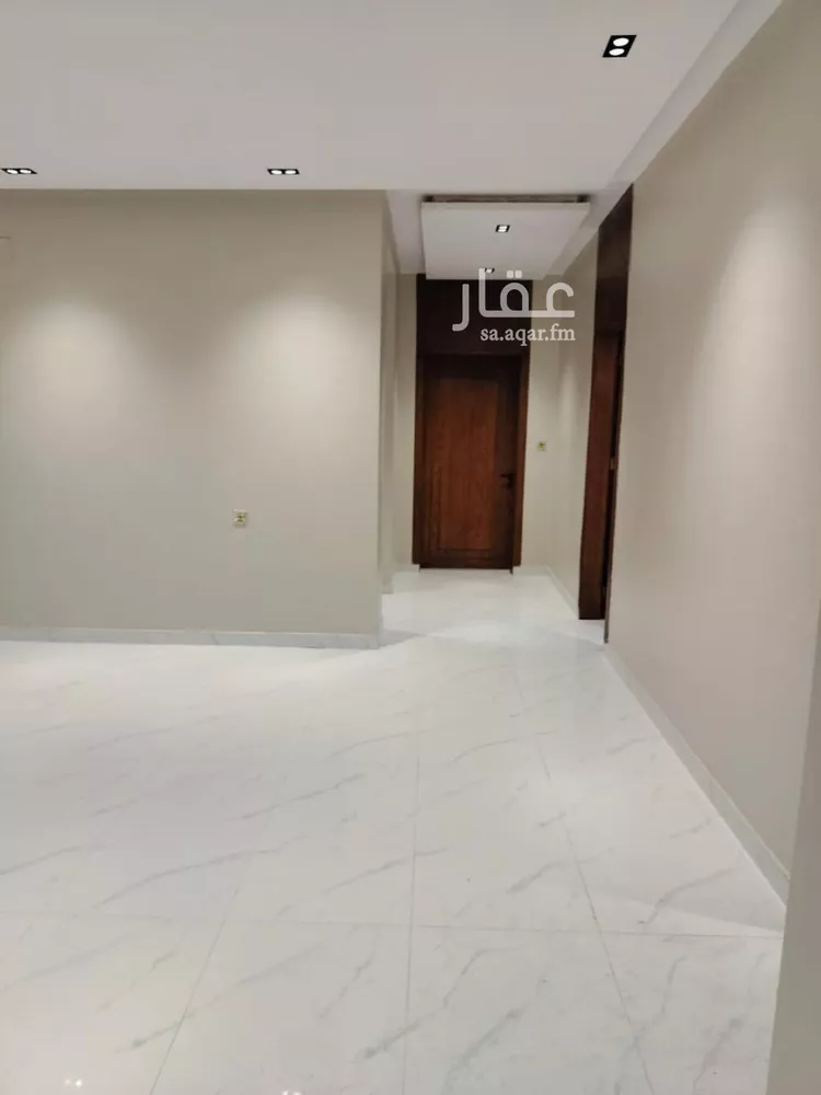 دور للبيع في شارع الامام مالك, حي بدر, مدينة الرياض, منطقة الرياض صورة 3