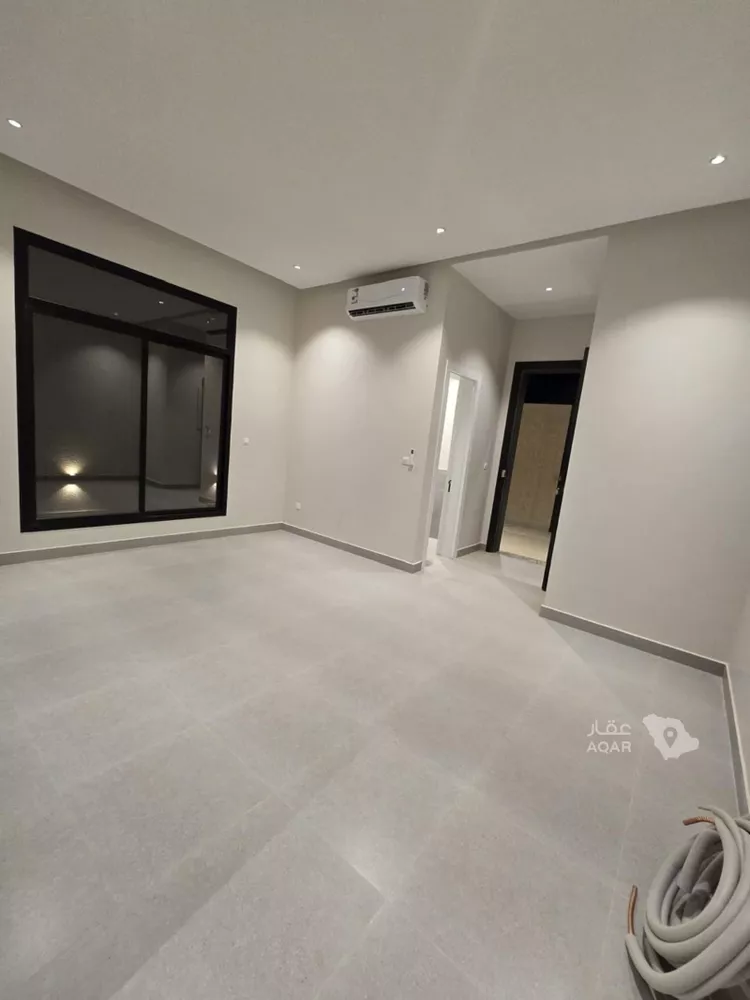 Floor for Sale in Riyadh Ar Rimal 9