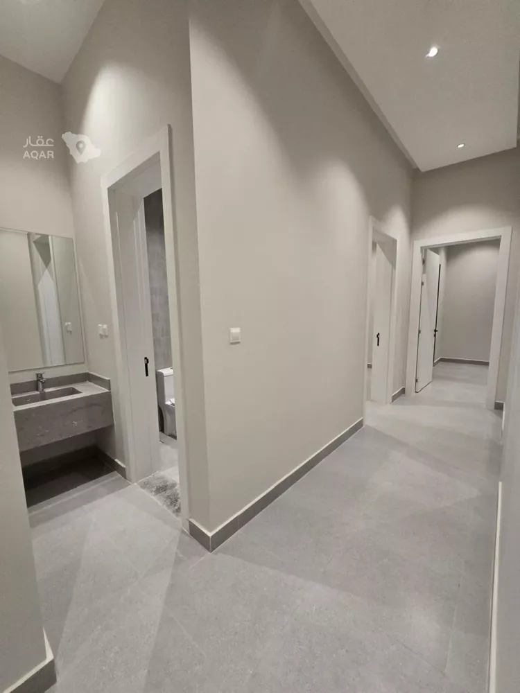 Floor for Sale in Riyadh Ar Rimal 14