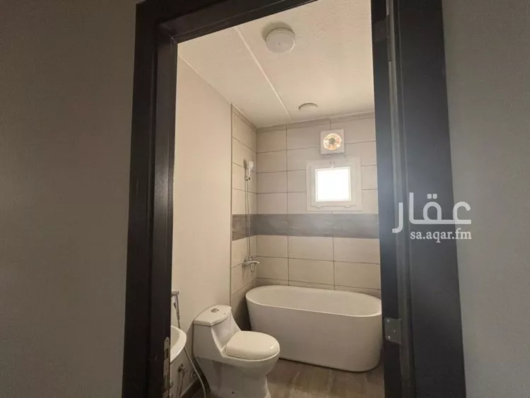 فيلا للبيع في شارع أحمد الحسباني, حي مطار الملك خالد الدولي, مدينة الرياض, منطقة الرياض 12