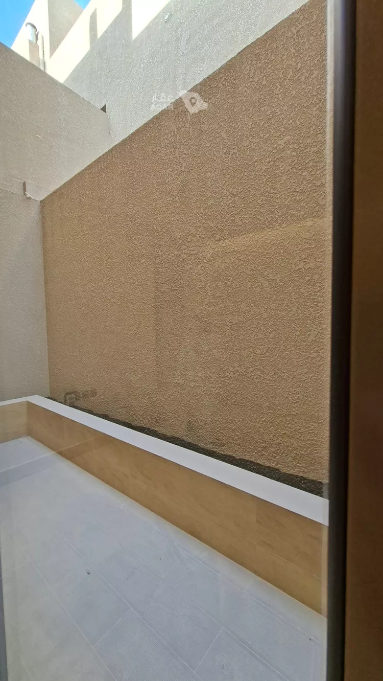 Floor for Rent in Riyadh Al Malqa 11
