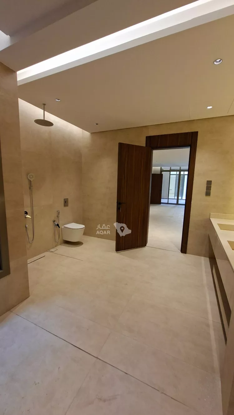 Floor for Rent in Riyadh Al Malqa 12