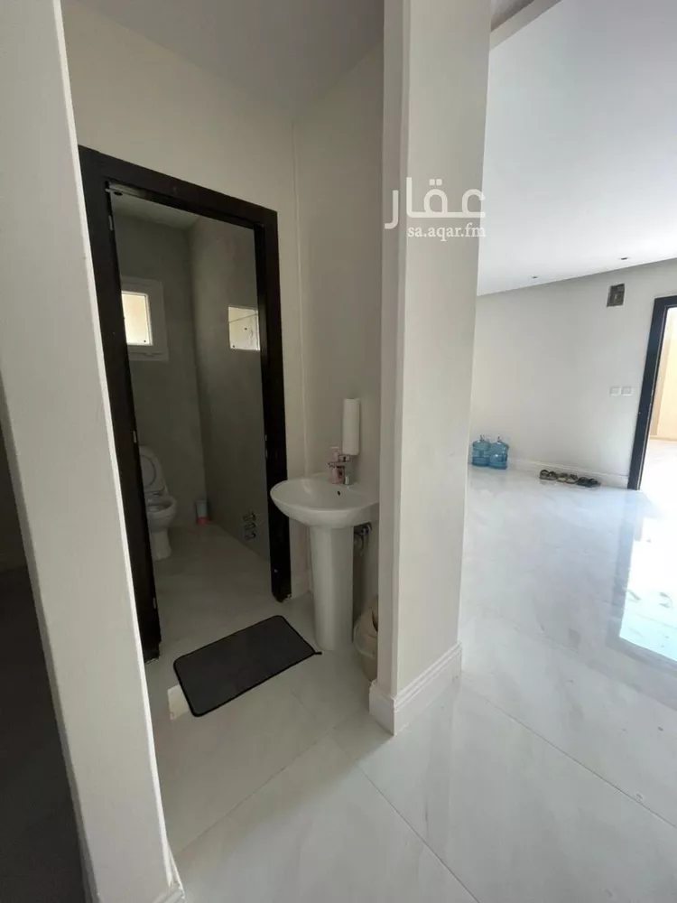 فيلا للبيع في شارع طلحة العلثي, حي مطار الملك خالد الدولي, مدينة الرياض, منطقة الرياض 9