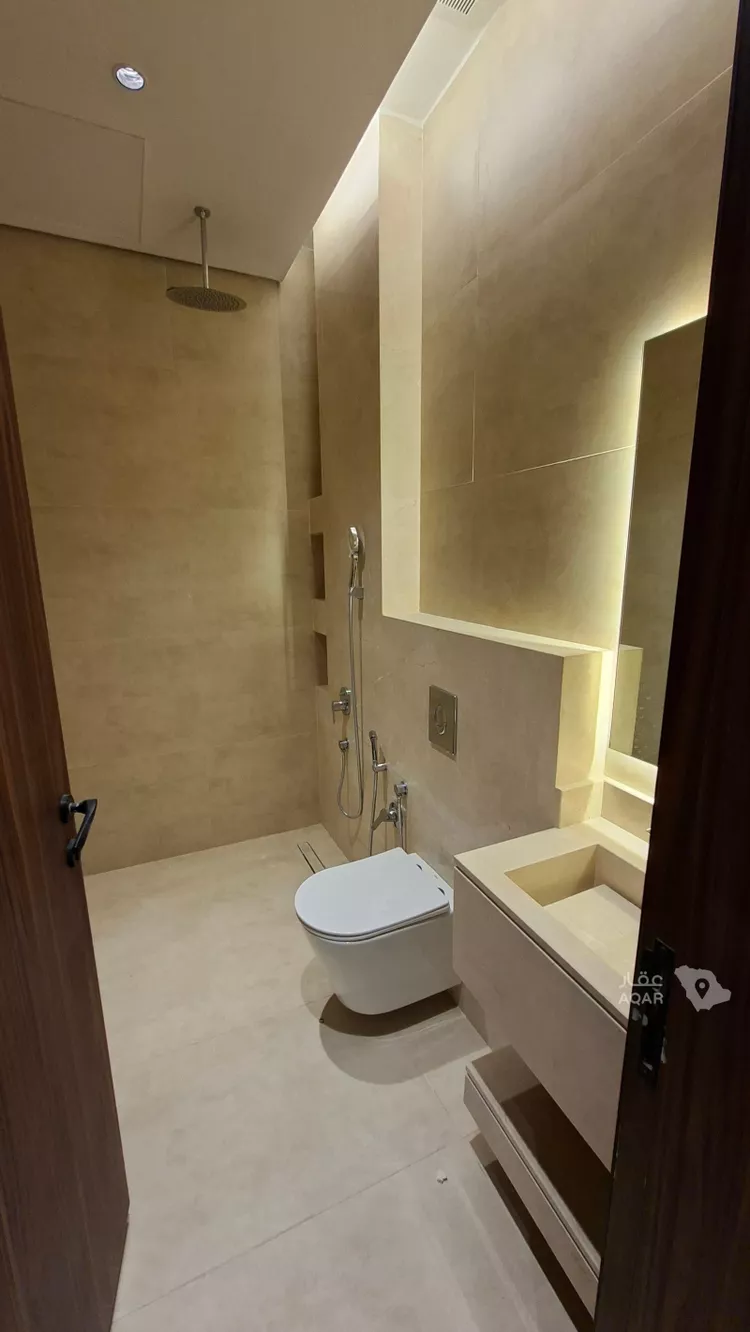 Floor for Rent in Riyadh Al Malqa 6