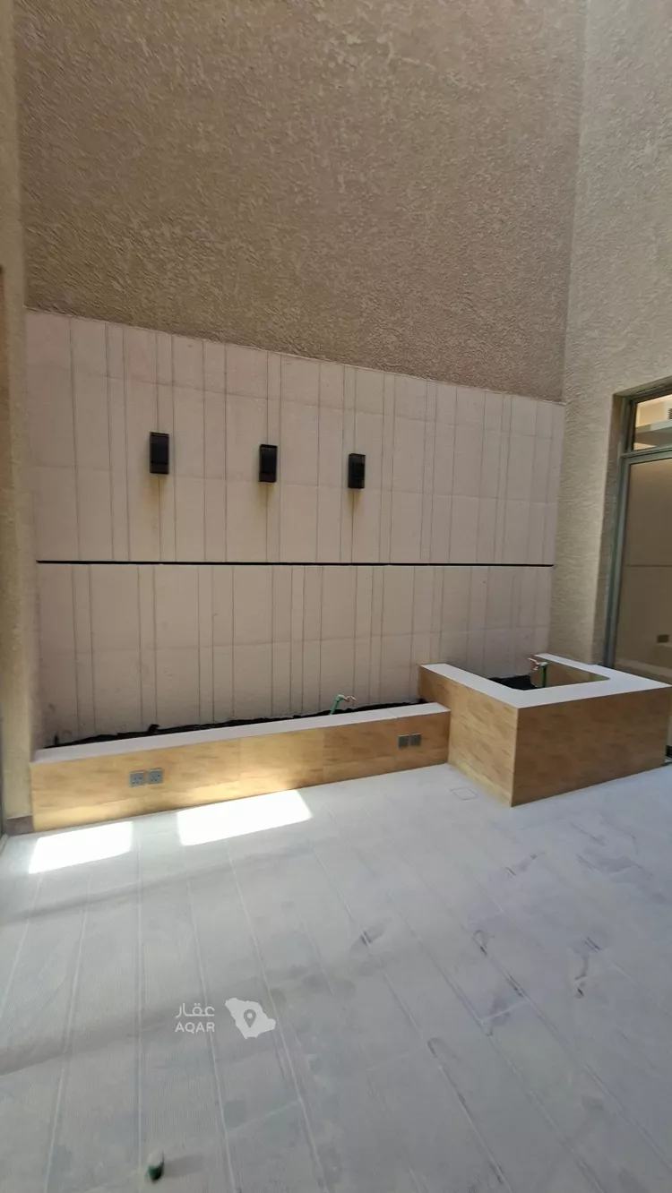 Floor for Rent in Riyadh Al Malqa 3