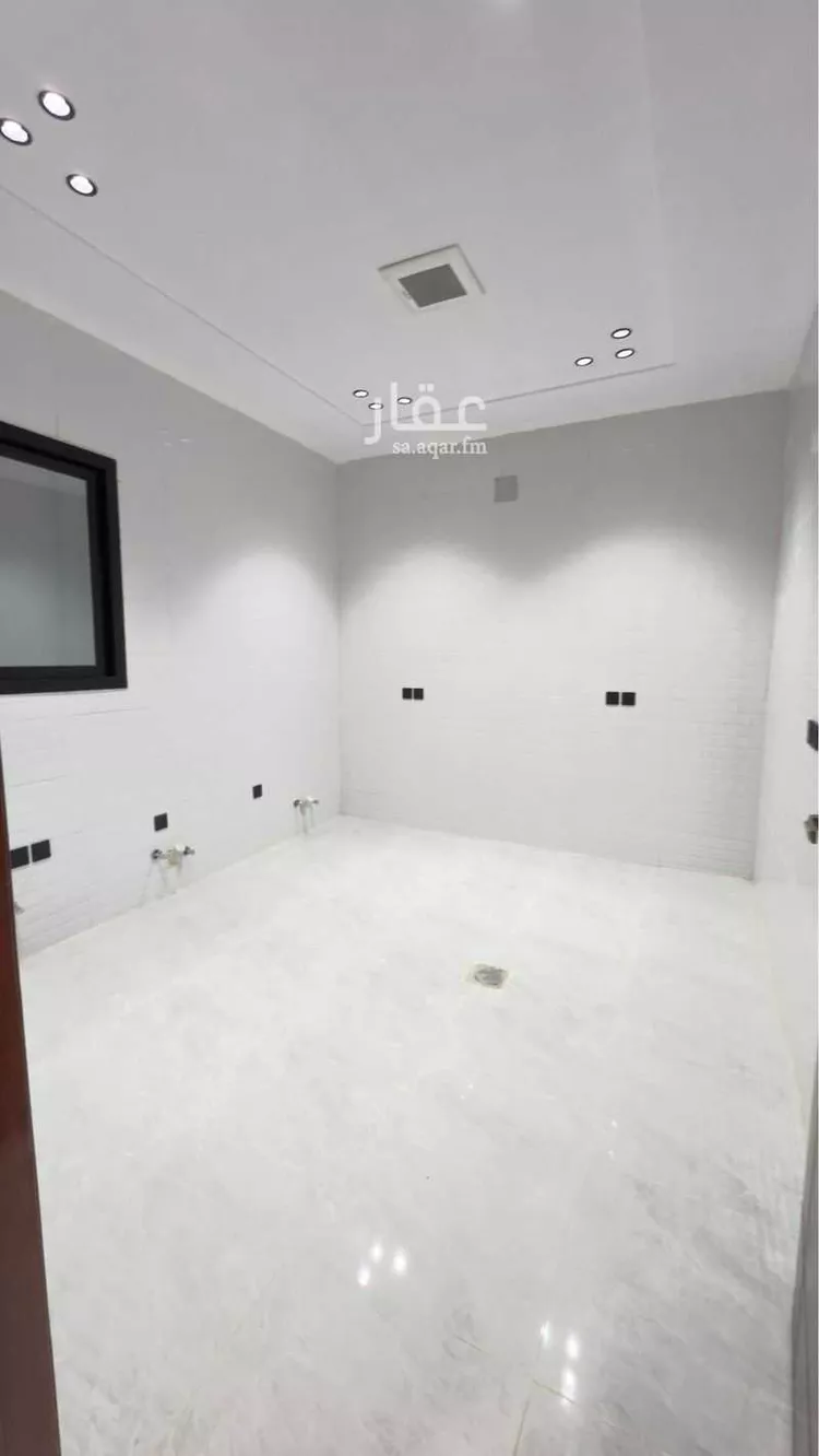 Floor for Sale in Riyadh Dirab 10