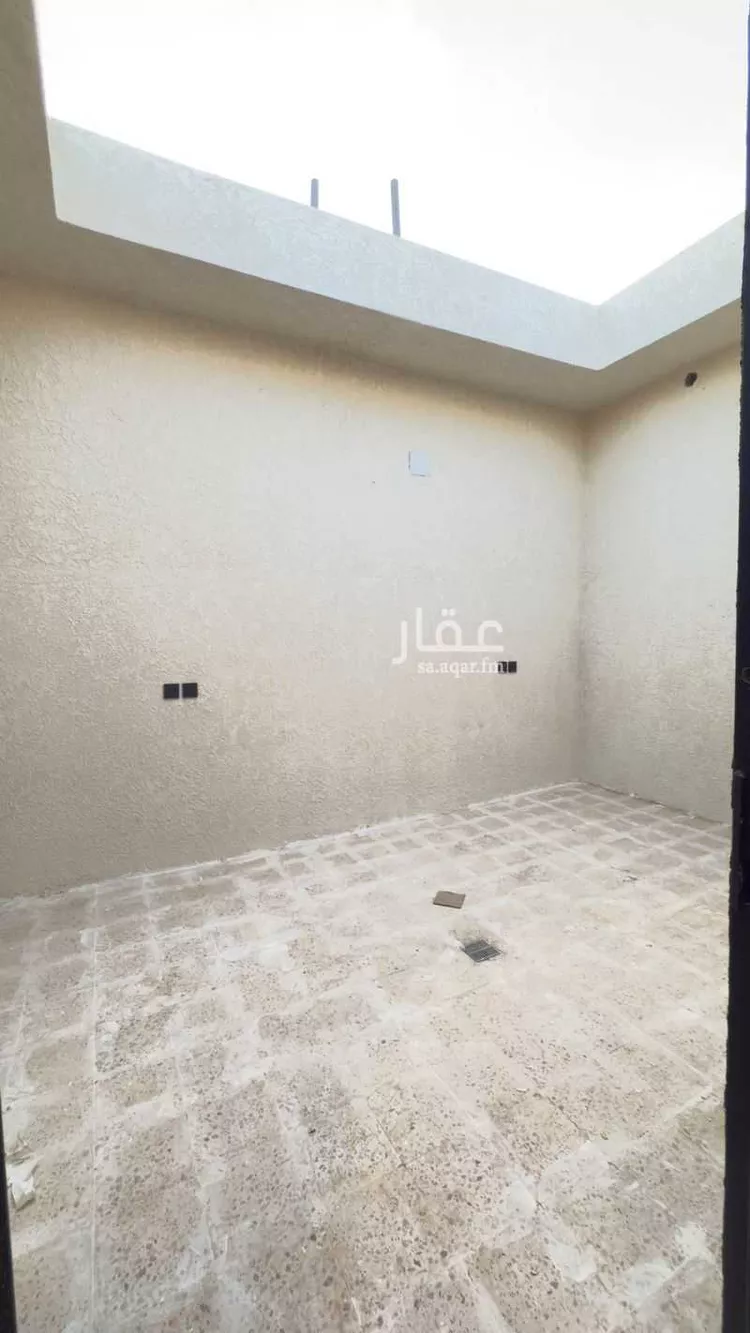Floor for Sale in Riyadh Dirab 8