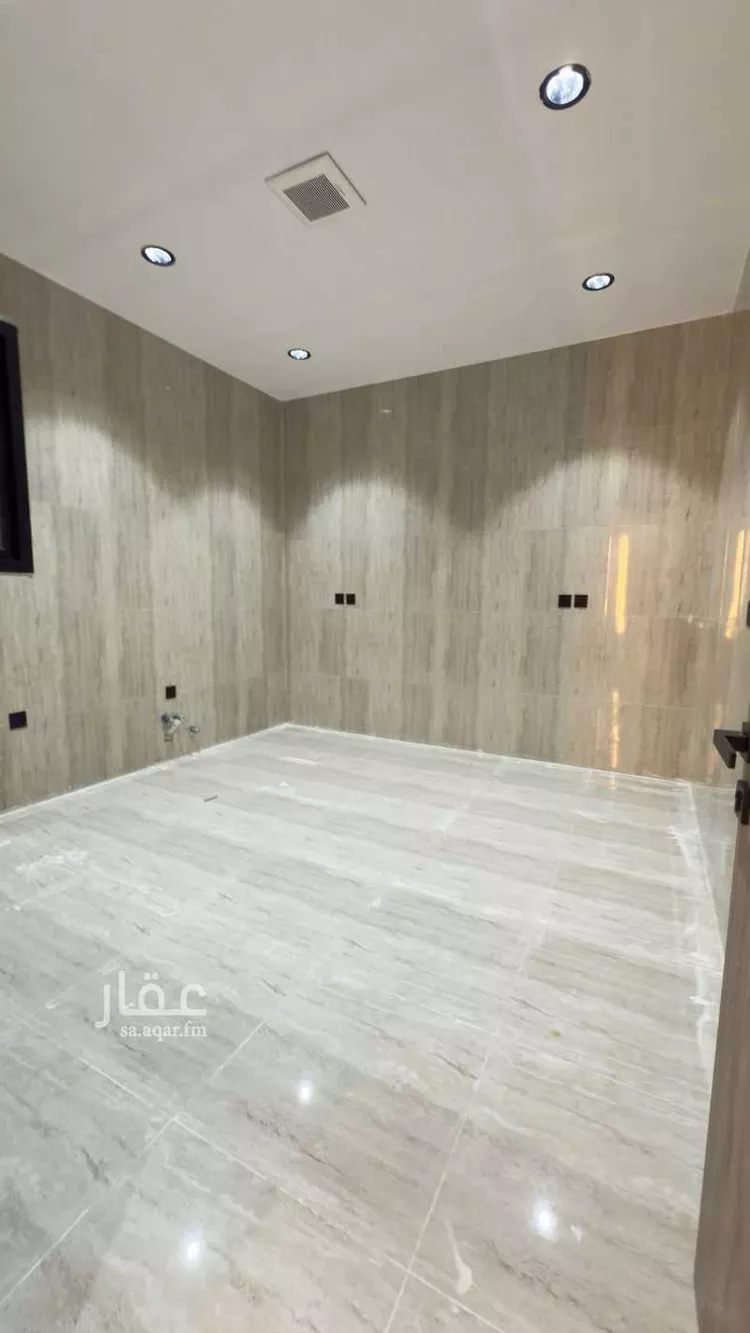 Floor for Sale in Riyadh Dirab 14