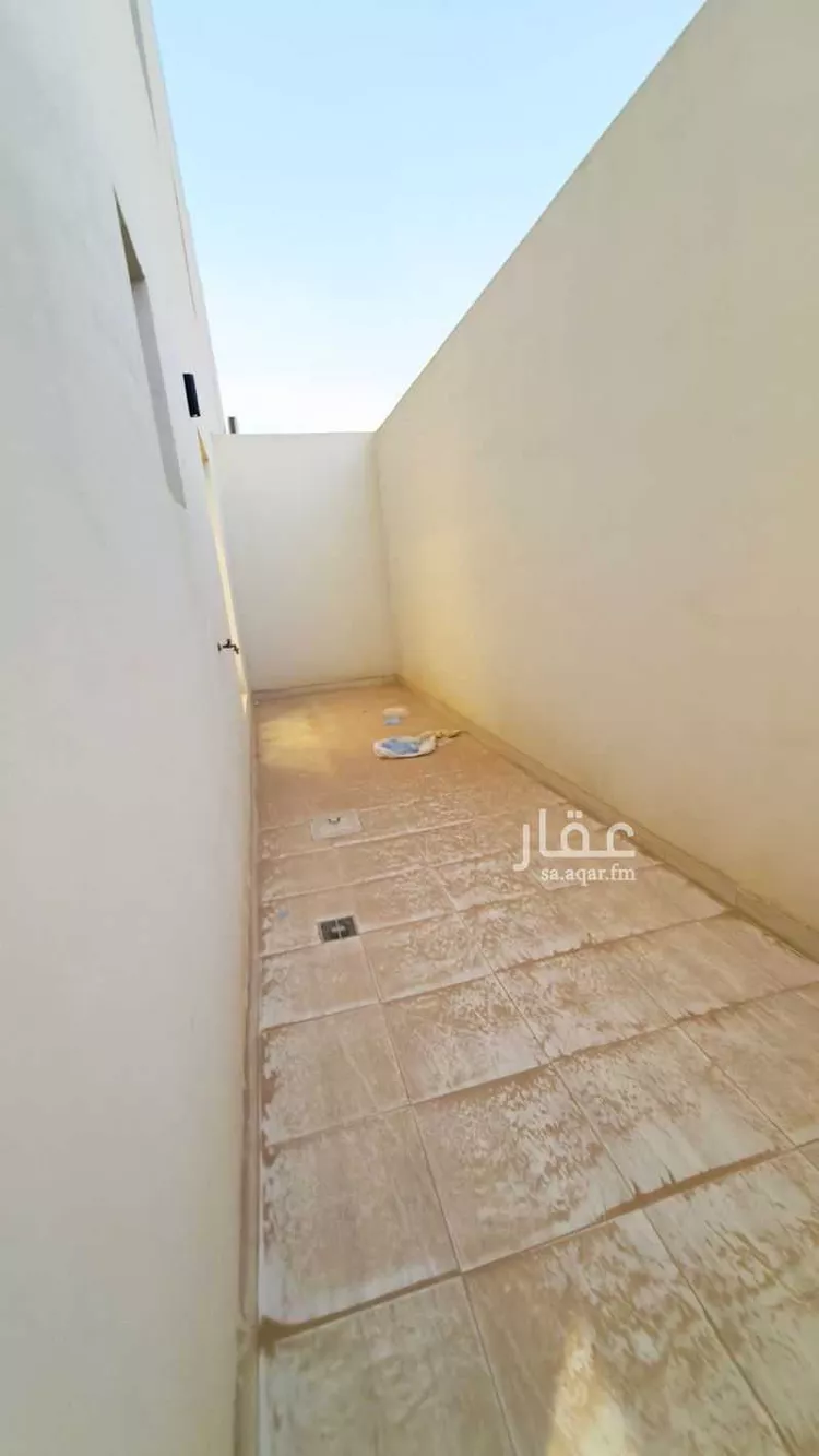 Floor for Sale in Riyadh Dirab 14