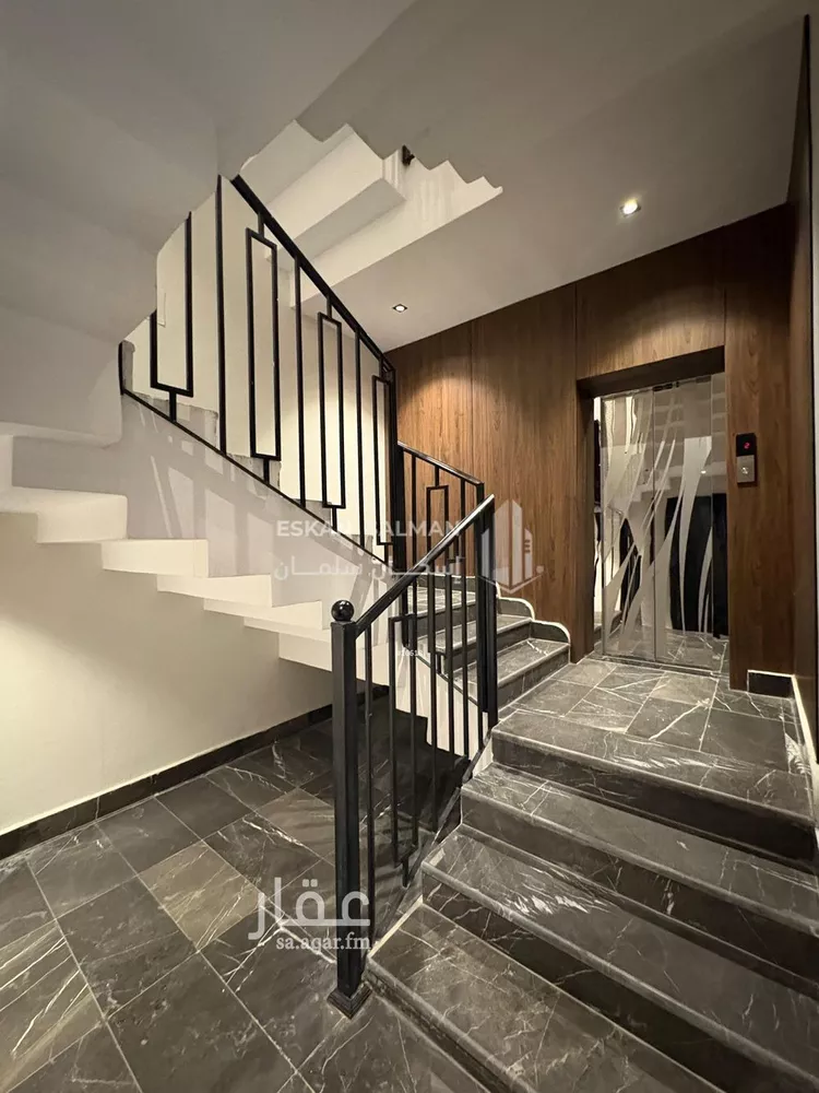 دور للبيع في شارع السحاب, حي الندوة, مدينة الرياض, منطقة الرياض صورة 5