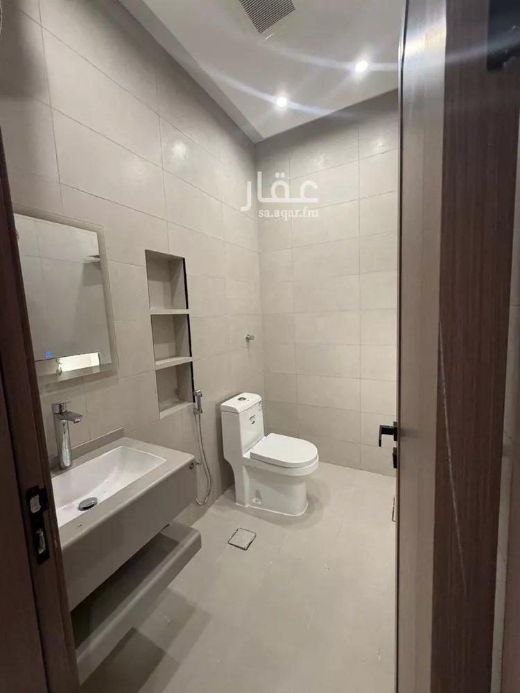 شقة للبيع في شارع أبي القاسم الزجاجي, حي السويس 1, مدينة جازان, منطقة جازان 6