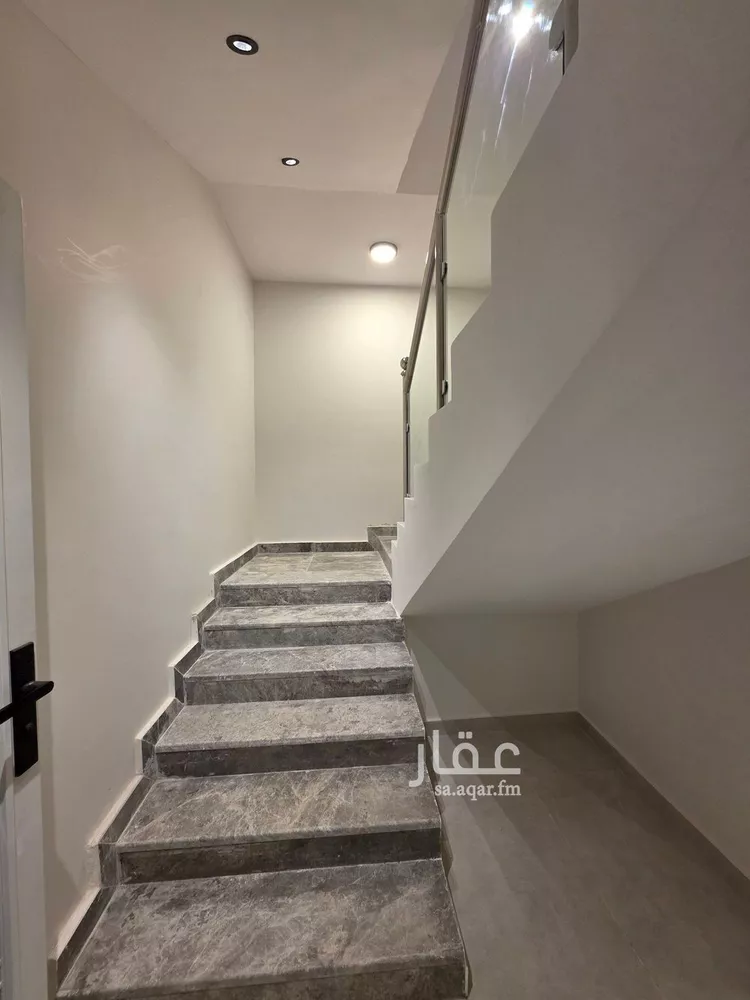 دور للبيع في شارع وادي ارثد, حي عكاظ, مدينة الرياض, منطقة الرياض صورة 2
