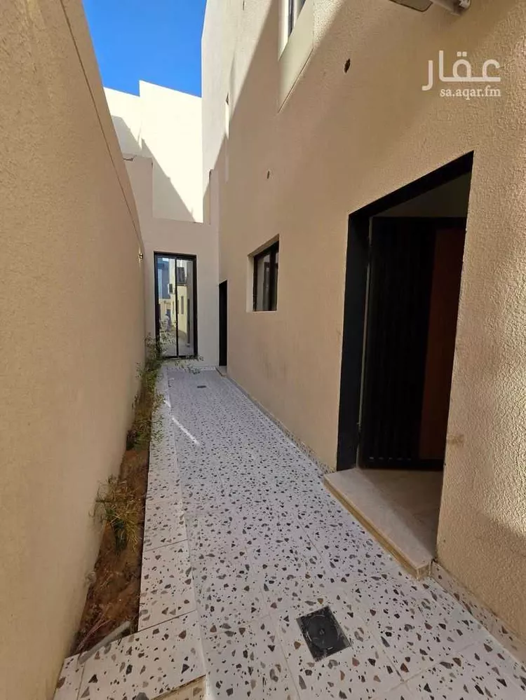 فيلا للبيع في شارع فارس الأزدى, حي عكاظ, مدينة الرياض, منطقة الرياض 11