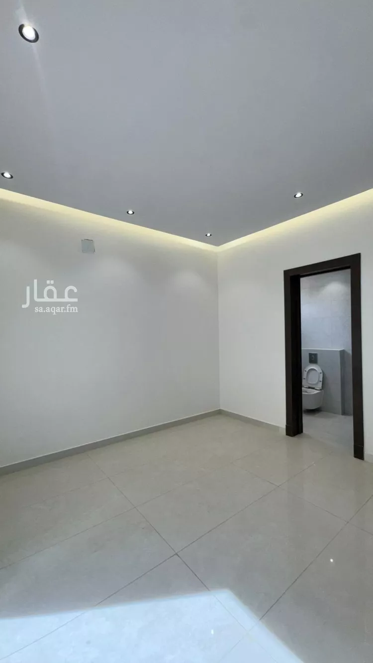 Floor for Sale in Riyadh Al Janadriyah 10