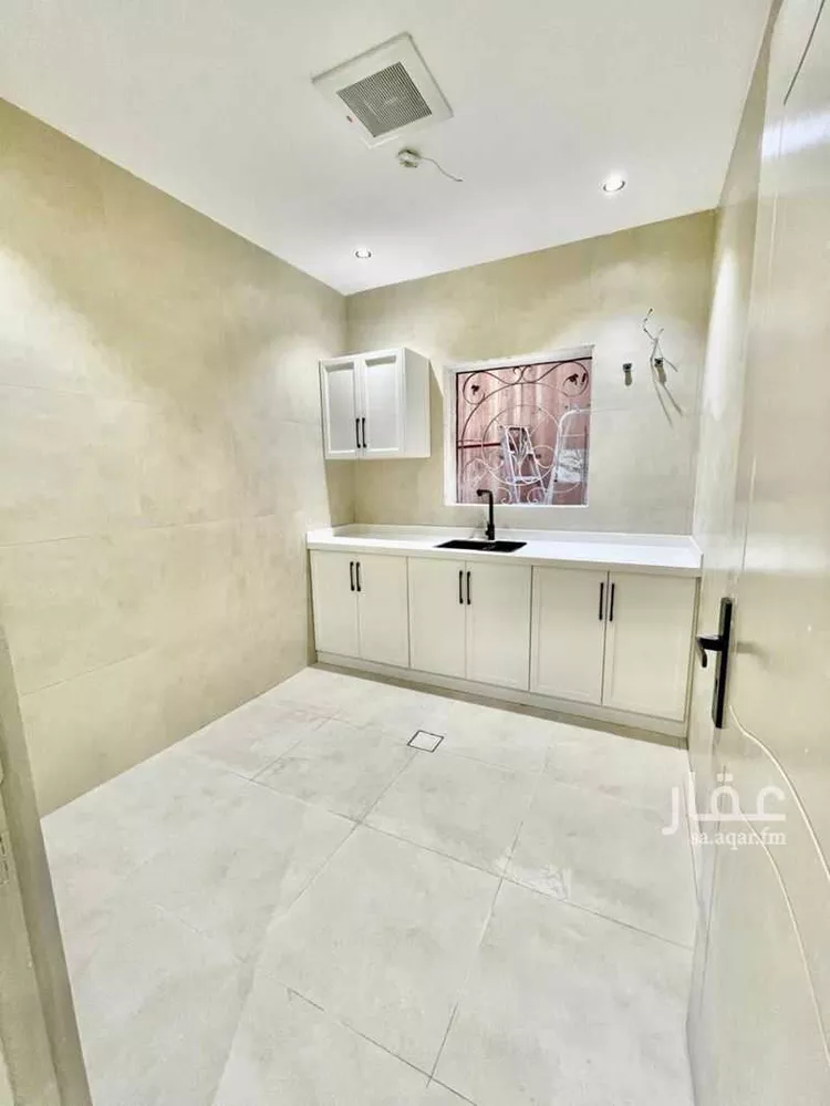 Commercial Office for Rent in Riyadh Al Quds صورة 3