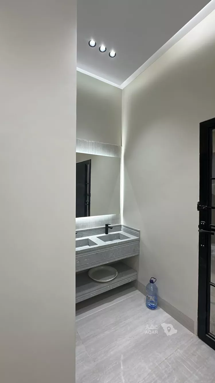 دور للبيع في شارع الحرف, حي النظيم, مدينة الرياض, منطقة الرياض 4