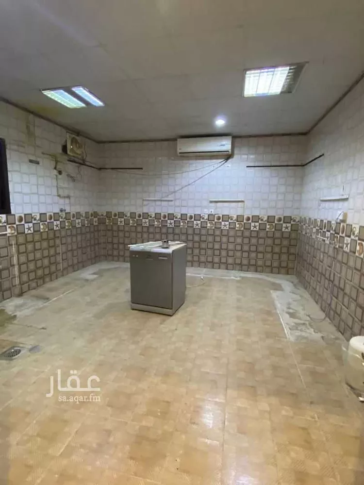فيلا للبيع في شارع الدفاع, حي إشبيلية, مدينة الرياض, منطقة الرياض 11