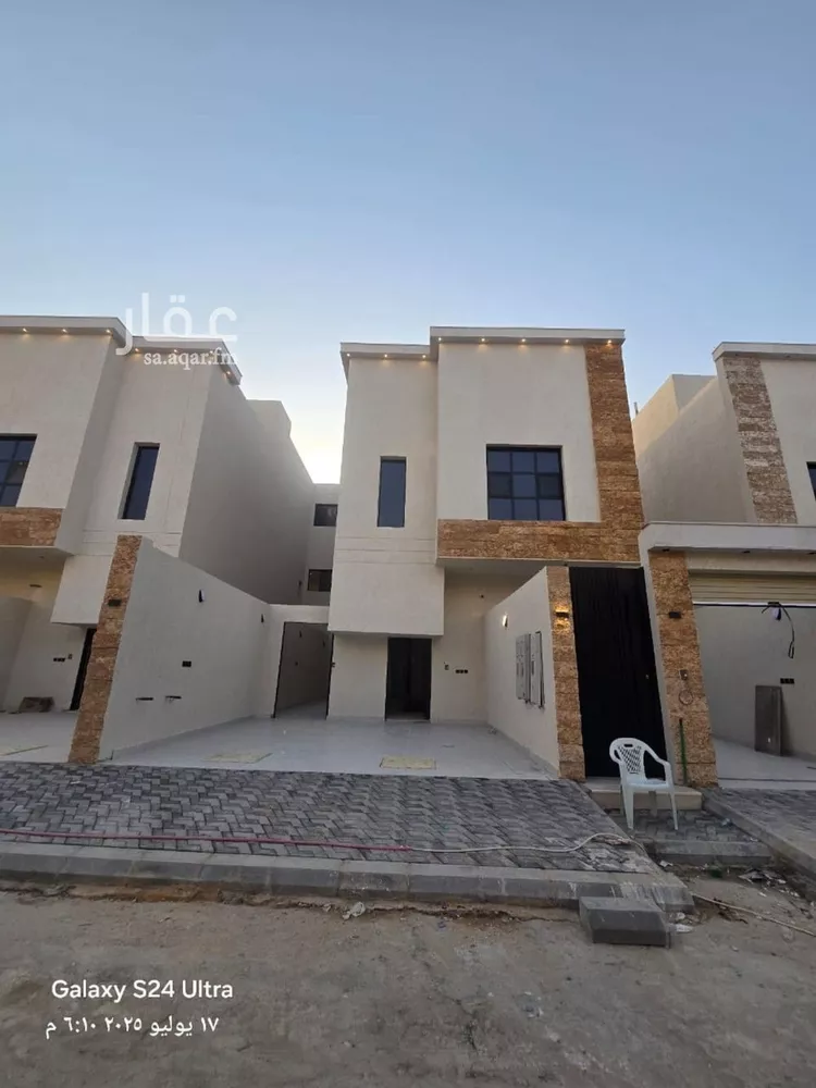 دور للبيع في شارع حسن الفخري, حي عكاظ, مدينة الرياض, منطقة الرياض صورة 2