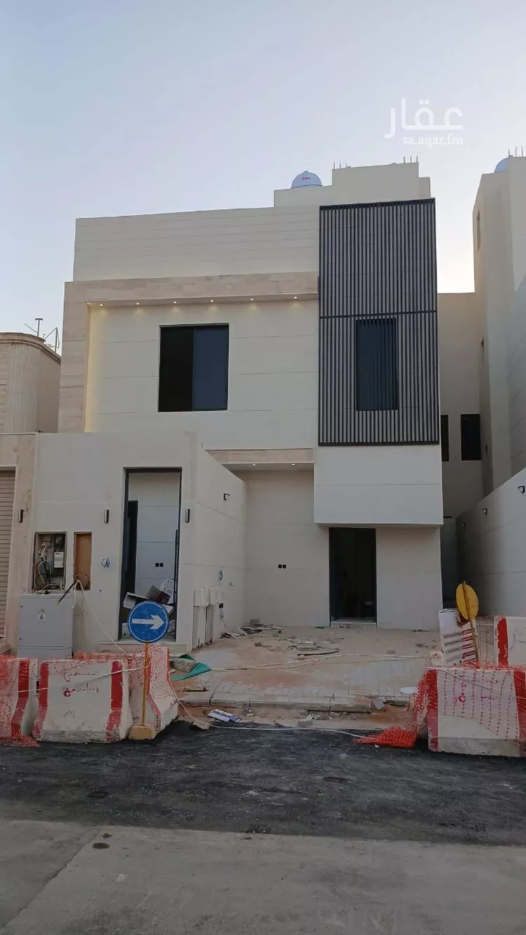 دور للبيع في شارع أحمد بن غنائم, حي العريجاء الغربي, مدينة الرياض, منطقة الرياض صورة 2
