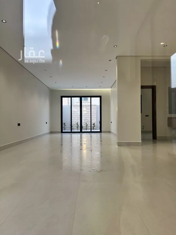 فيلا للبيع في شارع ابن حبان, حي الملك فهد, مدينة عنيزة, منطقة القصيم صورة 2