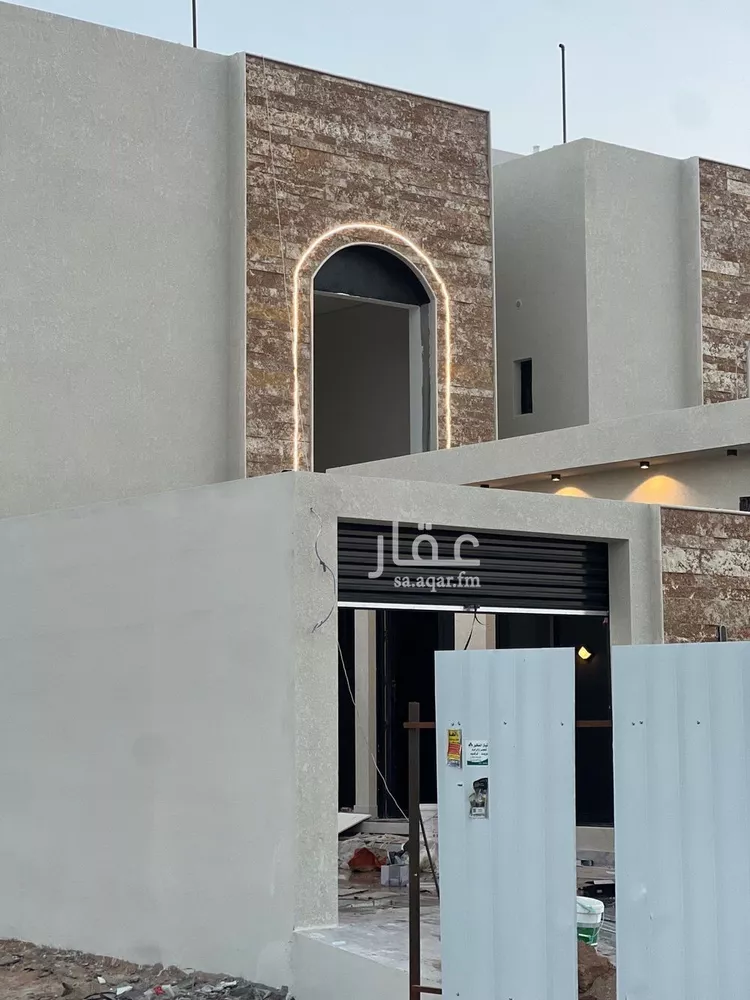 فيلا للبيع في شارع عايد بن دغيم بن عوض الحربي, حي الملك فهد, مدينة عنيزة, منطقة القصيم صورة 4